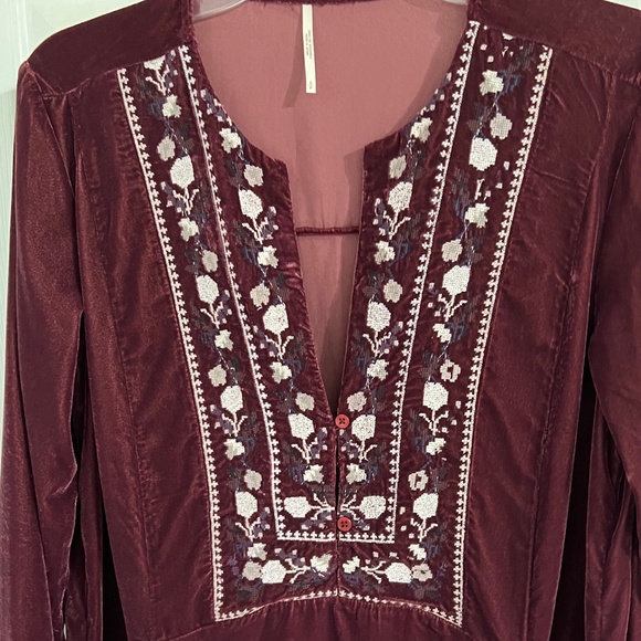 ANTHROPOLOGIE VELVET TUNIC WINE W/FLORAL EMBROIDERY SIZE SP - Picture 5 of 16